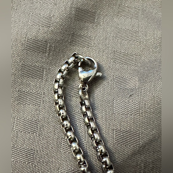 Celtic Cross Box Chain Necklace - Picture 3 of 3